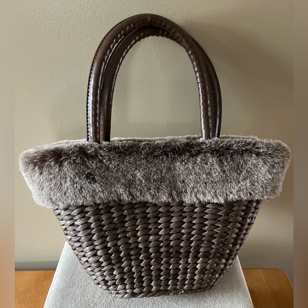 Vintage Chic Brown Wicker hand bag with Faux Fur Trim